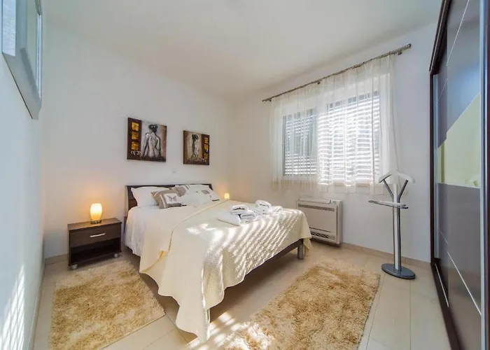 4b - Two Bedroom With Balcony * دوبروفينك