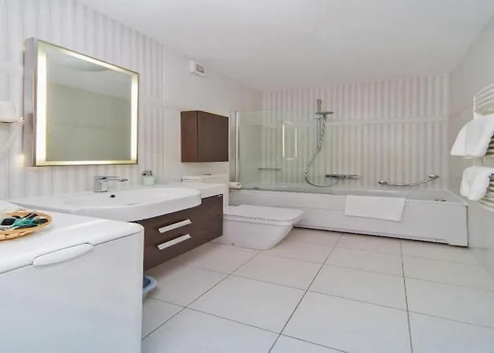 4b - Two Bedroom With Balcony * دوبروفينك