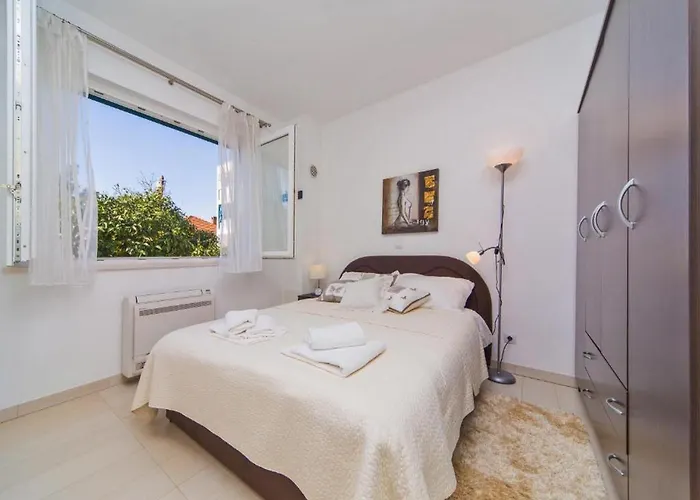 4b - Two Bedroom With Balcony