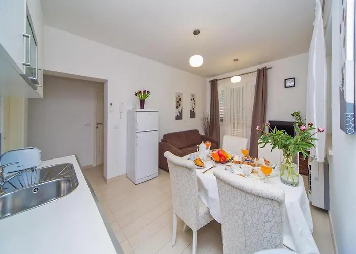 4b - Two Bedroom With Balcony