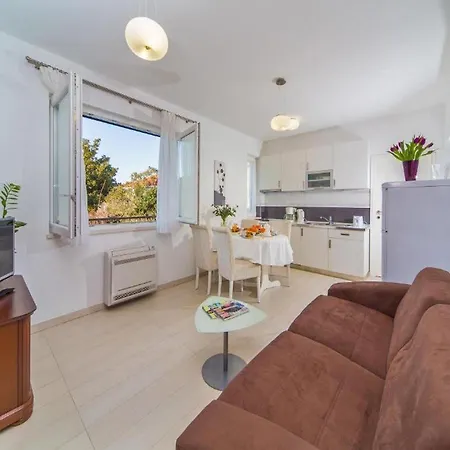 4b - Two Bedroom With Balcony