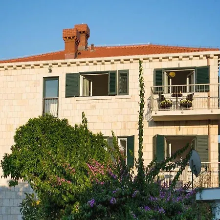 4b - Two Bedroom With Balcony Apartment *