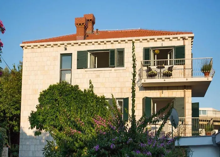 4b - Two Bedroom With Balcony Appartement *